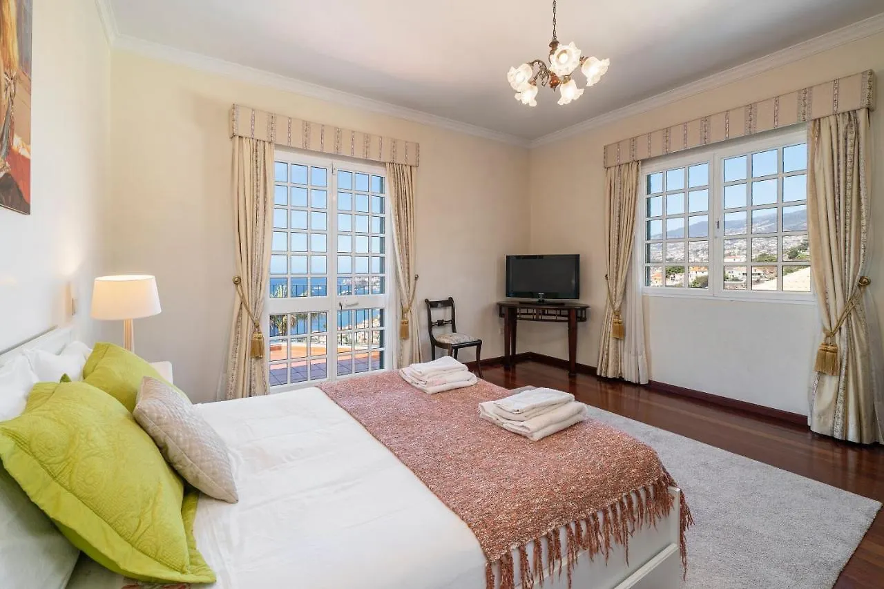 Ourmadeira - Villa Vista Sol, Grand Traditional Funchal  Portugal